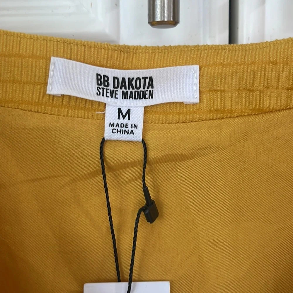 BB DAKOTA by Steve Madden Muni golden Yellow mini Dress size M
NWT - Picture 6 of 13